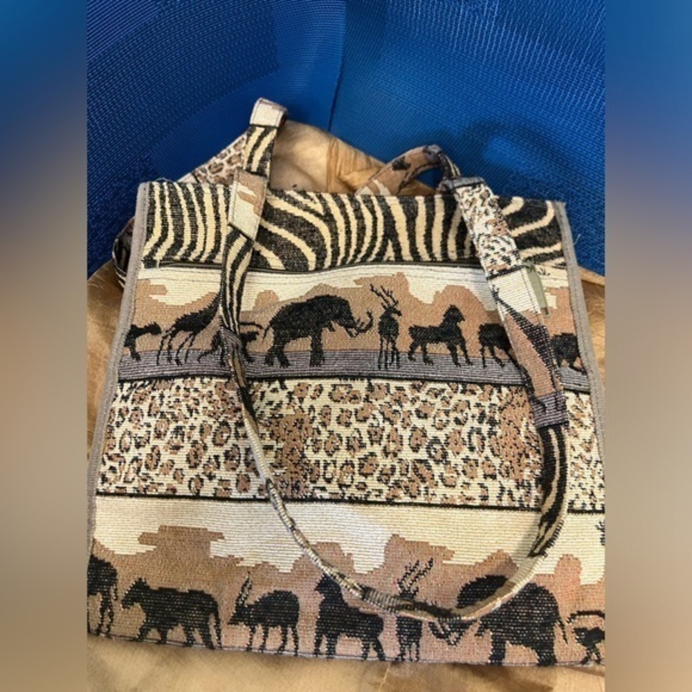 Jade safari theme Tote - Picture 1 of 15